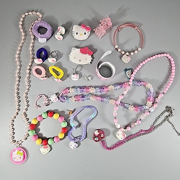 Hello Kitty Jewelry Lot in Hello Kitty Plastic Container Vintage About 18 Pieces - Picture 2 of 8